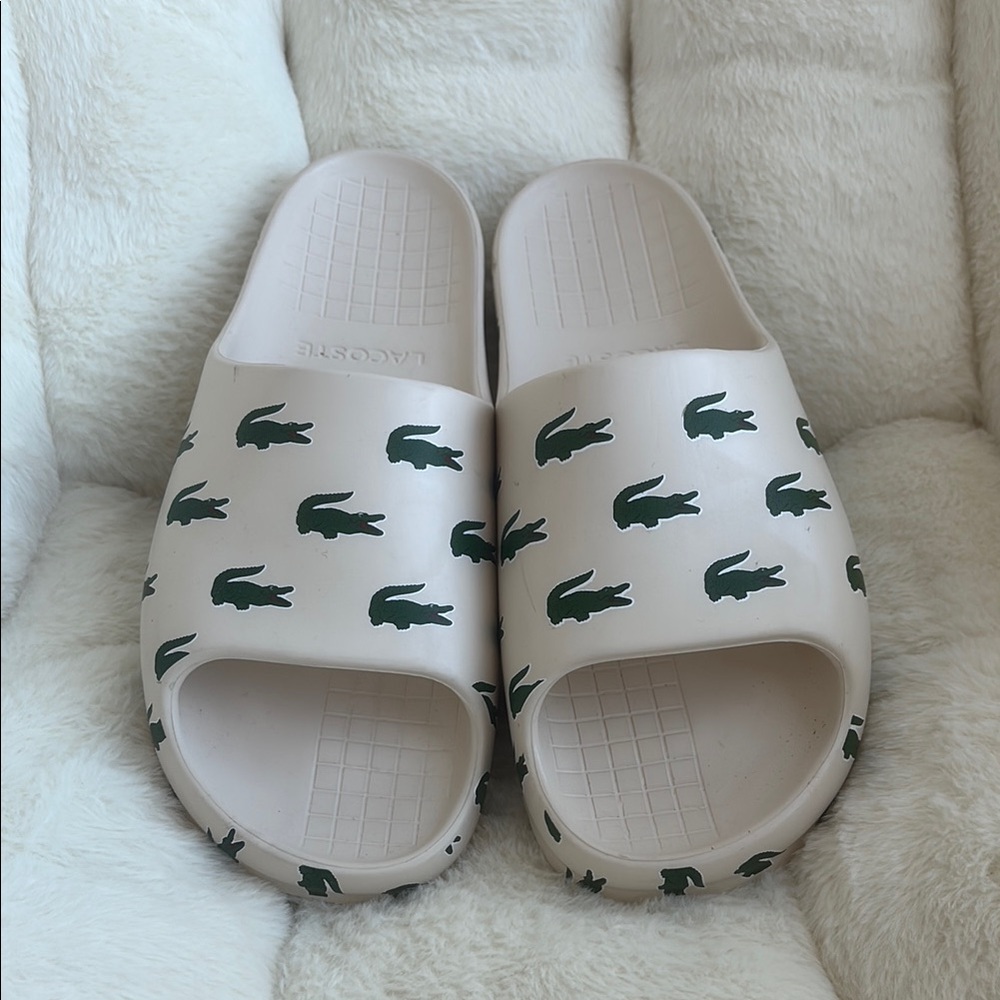 Lacoste Men’s Serve Slide 2.0 alligator print